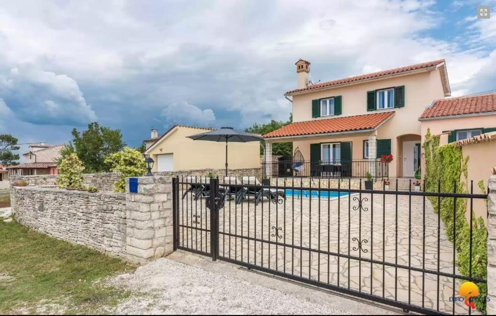 Villa Grguci กานฟานาร์ ภายนอก รูปภาพ